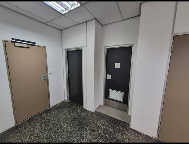 7,296M² OFFICE FOR SALE IN LONGMEADOW
